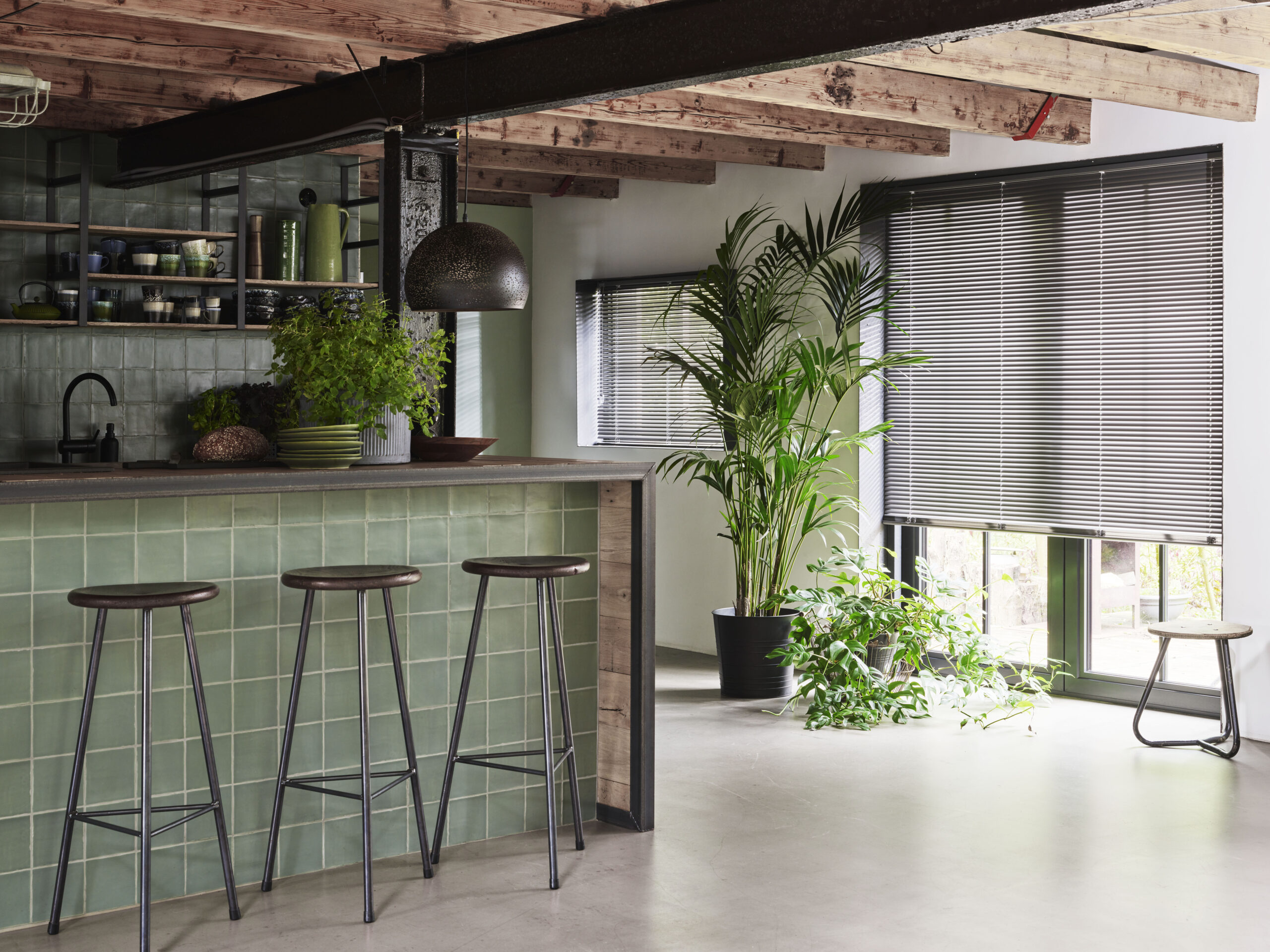 VLEUGELVLOEREN_BECE_RAAMDECORATIE_ALUMINIUM_JALOEZIE_SFEER_16219