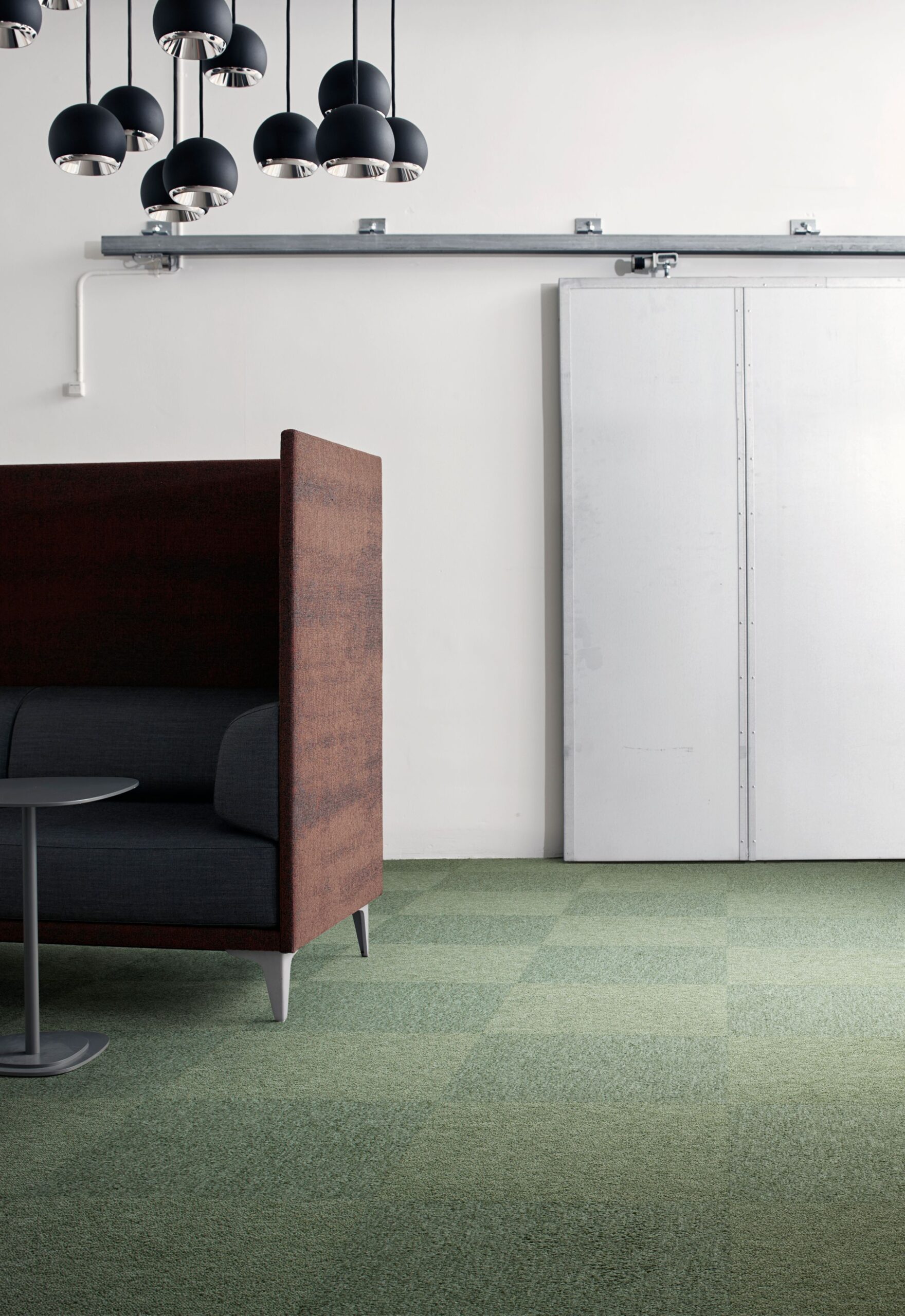 VLEUGELVLOEREN_INTERFACE_TAPIJTTEGEL_HEUGA_530_II_SFEER_SAGE_QUARTER_TURN