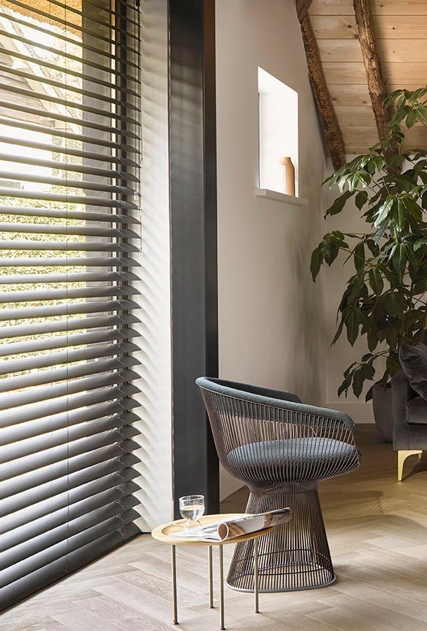 VLEUGELVLOEREN_LIFESTYLE_INTERIOR_RAAMDECORATIE_JALOEZIE