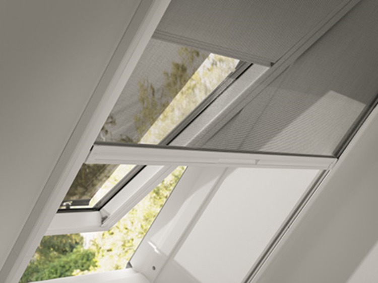 VLEUGELVLOEREN_VELUX_RAAMDECORATIE_INSECTENHOR_SFEER