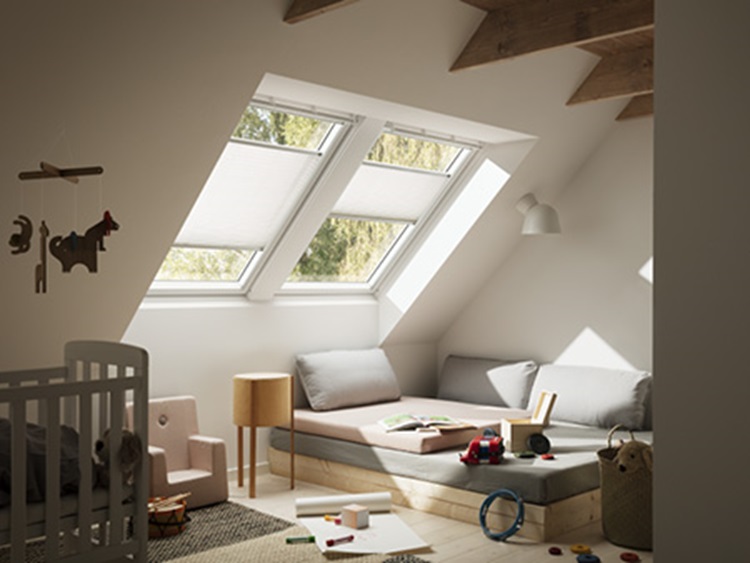 VLEUGELVLOEREN_VELUX_RAAMDECORATIE_PLISSÉGORDIJN_SFEER