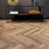 Plak PVC visgraat vloer op ondergrond met vloerverwarming