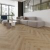 PVC visgraat vloer in lichte woonkamer met houtlook in warme eikentint
