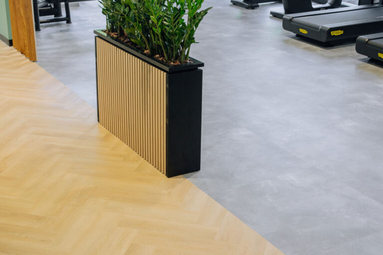 leefstijlcentrum-met-hout–en-betonlook-PVC
