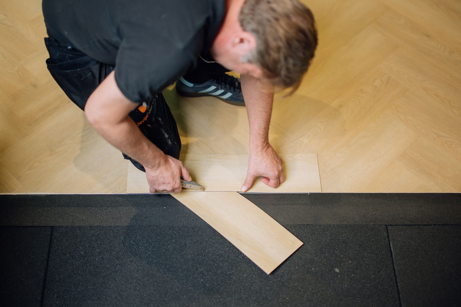 Showroom van Vleugel Vloeren met opgestelde PVC Visgraat vloeren